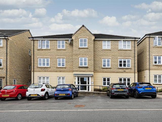 Flat for sale in Lindley, West Yorkshire