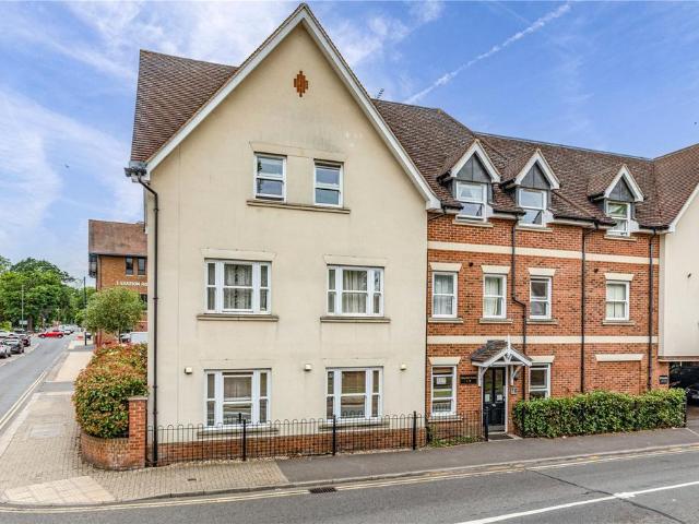 Flat for sale in Row Town, Surrey