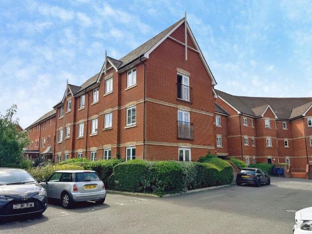 Flat for sale in Meadgate, Chelmsford