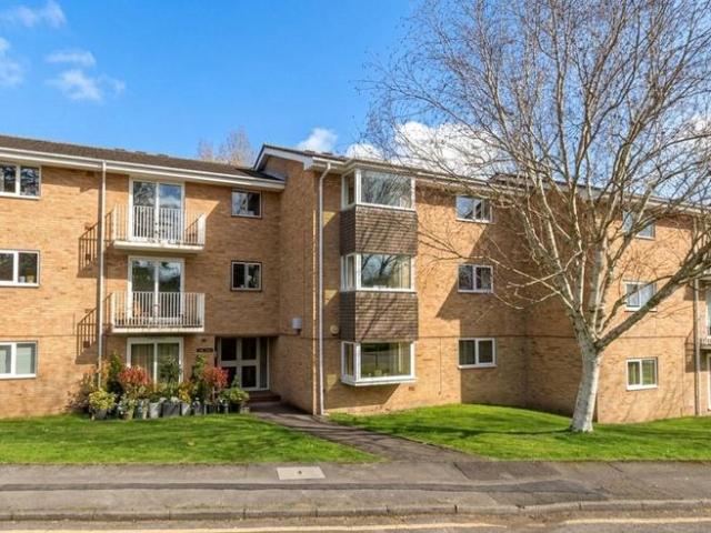 Flat for sale in Sunningdale