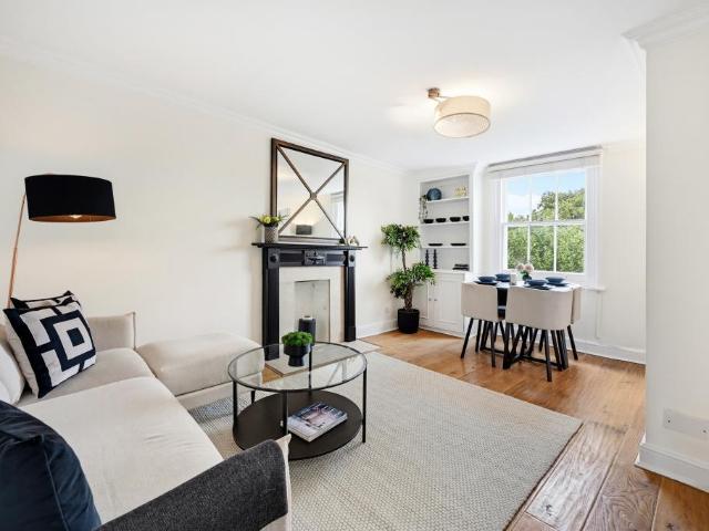 Flat for sale in Earl's Court, Greater London