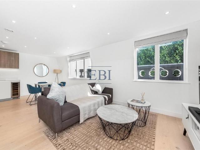 Flat for sale in Brook Green, Greater London