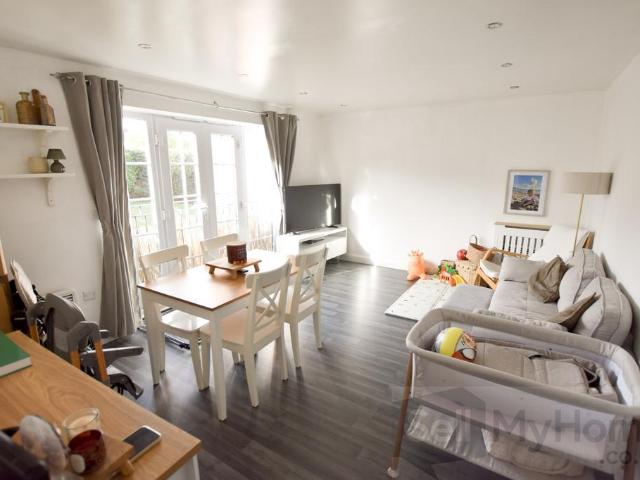 Flat for sale in Hamilton, Leicester