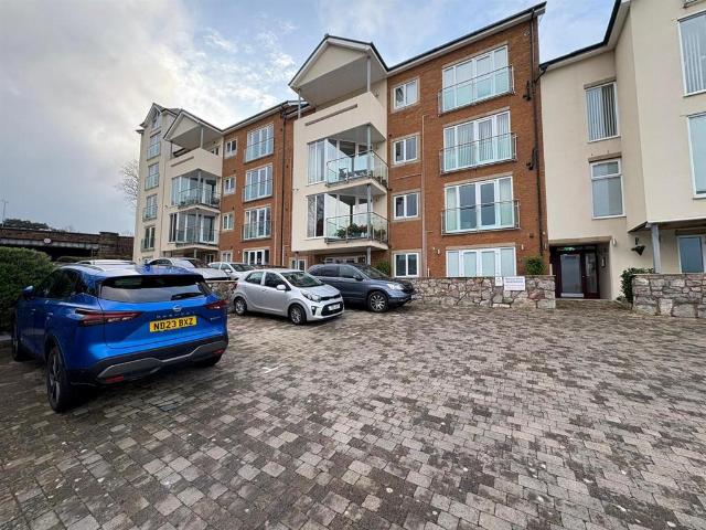 Flat for sale in Colwyn Bay, Wales