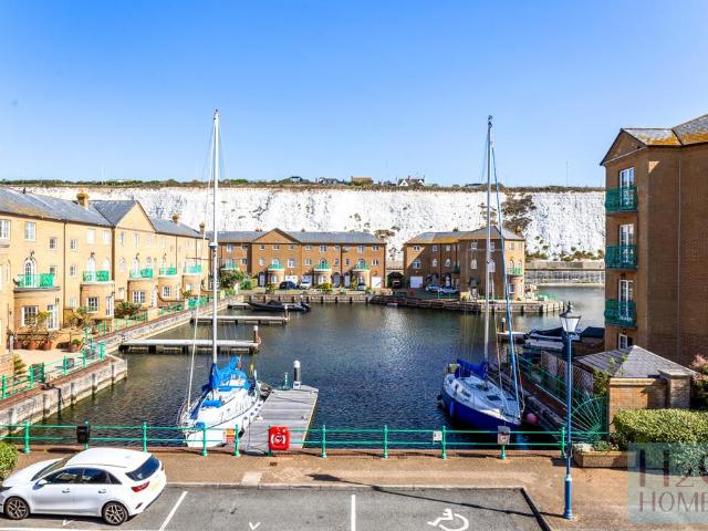 Flat for sale in Roedean