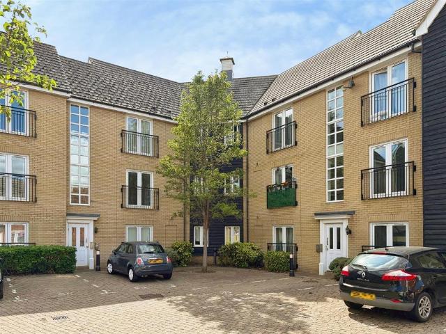 Flat for sale in Chedburgh, Suffolk