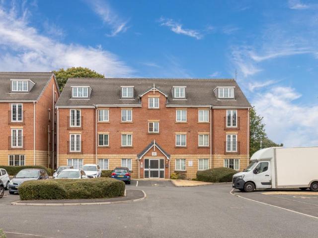 Flat for sale in Buersil, Burnedge