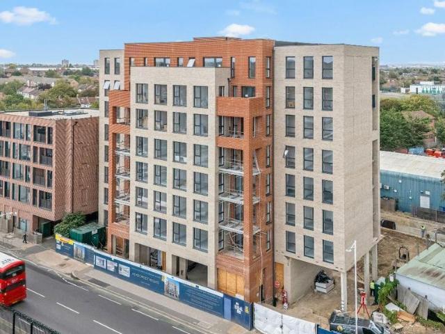 Flat for sale in Goodmayes, Greater London