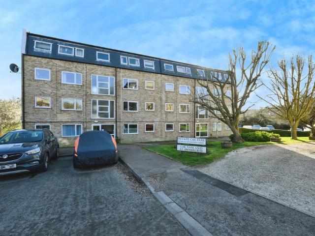 Flat for sale in Kings Hill, Colliers End