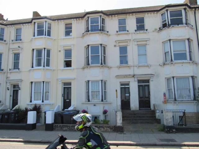 Flat for sale in Oxenden, The Bridge