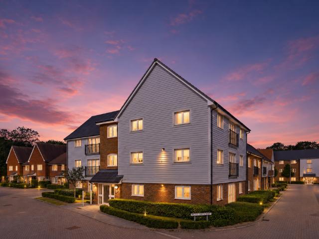 Flat for sale in Kilnwood Vale, Horsham