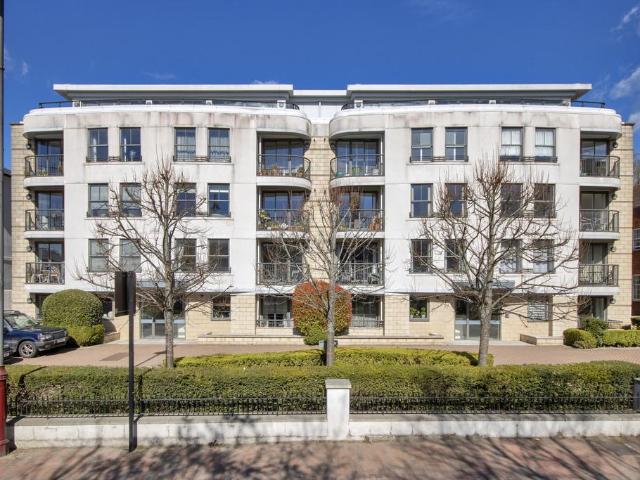 Flat for sale in St James, Sandown Park