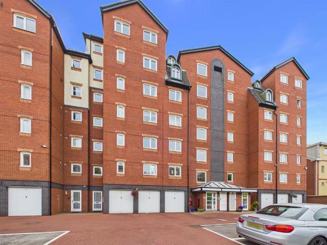 Flat for sale in Chirton, North Shields