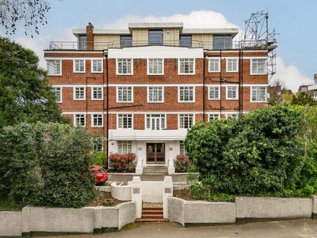 Flat for sale in London Borough of Merton, Raynes Park