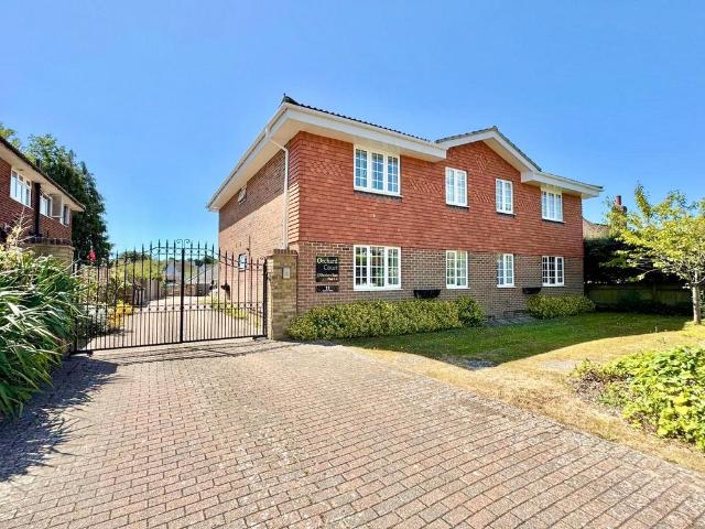 Flat for sale in Little Common, Heathlands