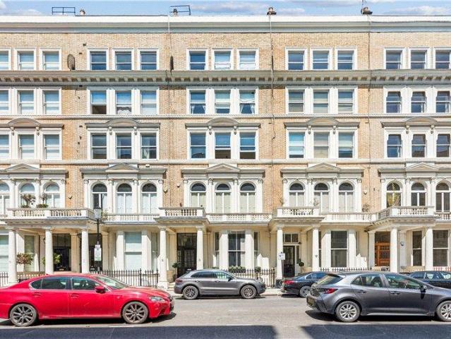 Flat for sale in South Kensington, Greater London