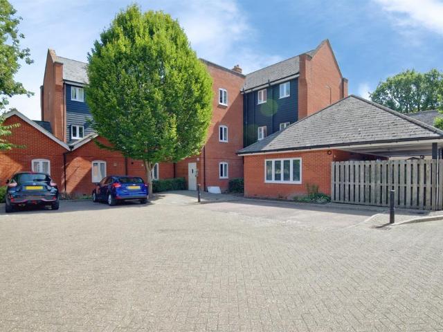 Flat for sale in Old Heath, Fordham Heath