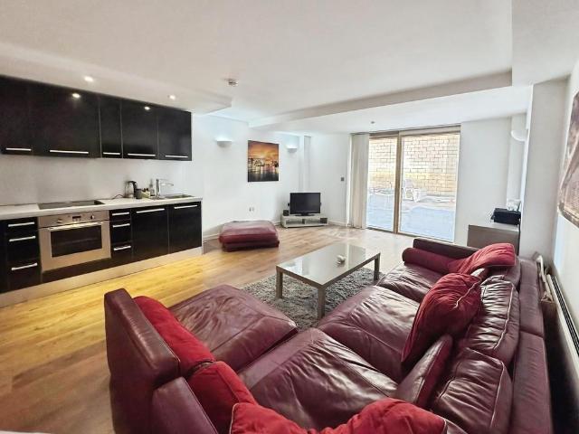 Flat for sale in Holbeck, West Yorkshire