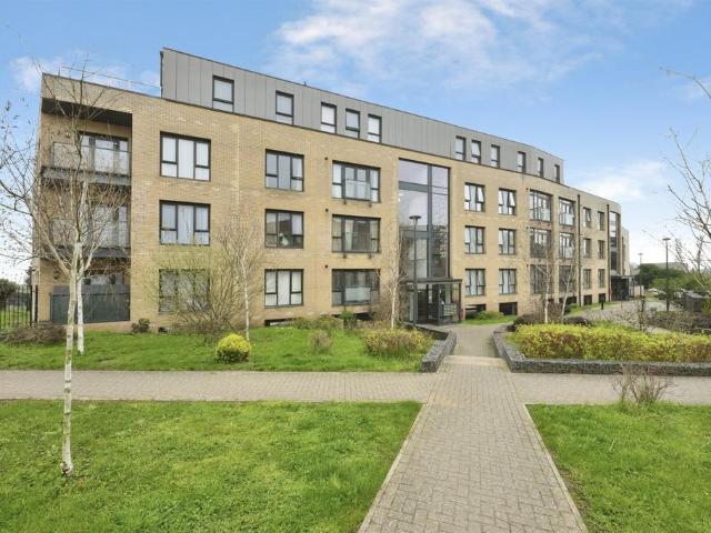 Flat for sale in Broxbourne, Hertfordshire