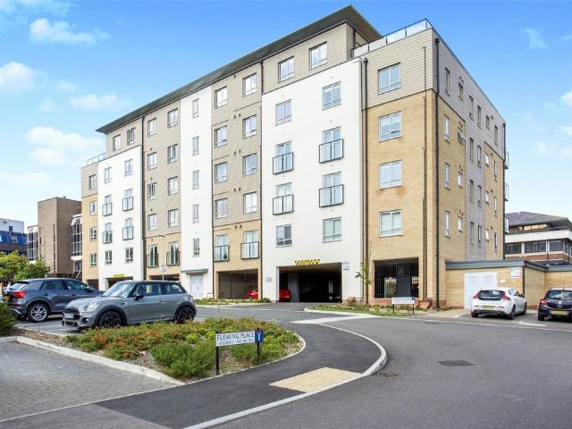 Flat for sale in Easthampstead, Bracknell
