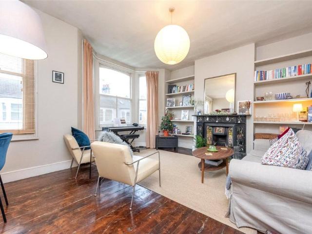 Flat for sale in Brondesbury, Greater London