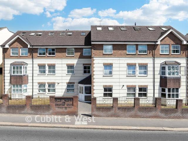 Flat for sale in Hillview, Surrey