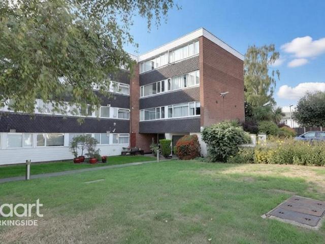 Flat for sale in London Borough of Redbridge, Greater London