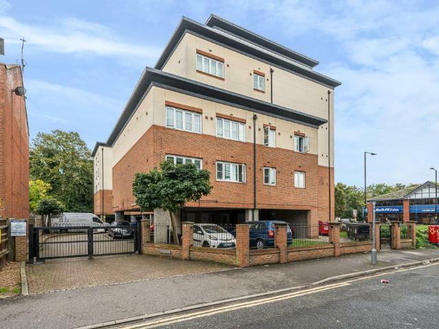 Flat for sale in Slough
