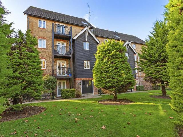 Flat for sale in Castlefield, Cressex