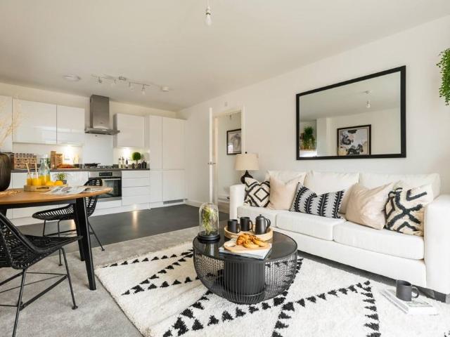 Flat for sale in Horley, Red Hill