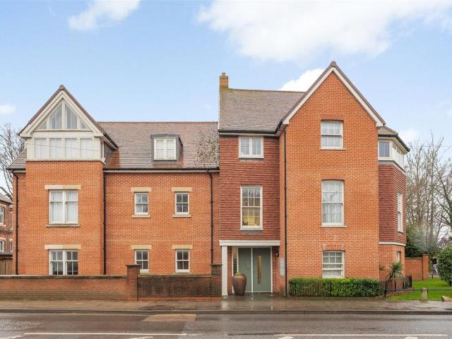 Flat for sale in The King's Mile, The Bridge