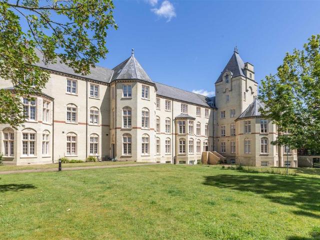 Flat for sale in Fairfield Park, Bedfordshire