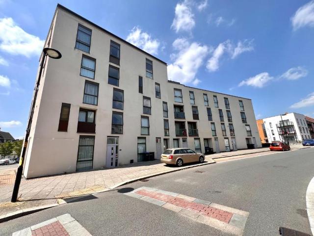 Flat for sale in Upton