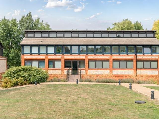 Flat for sale in Cryers Hill, Buckinghamshire