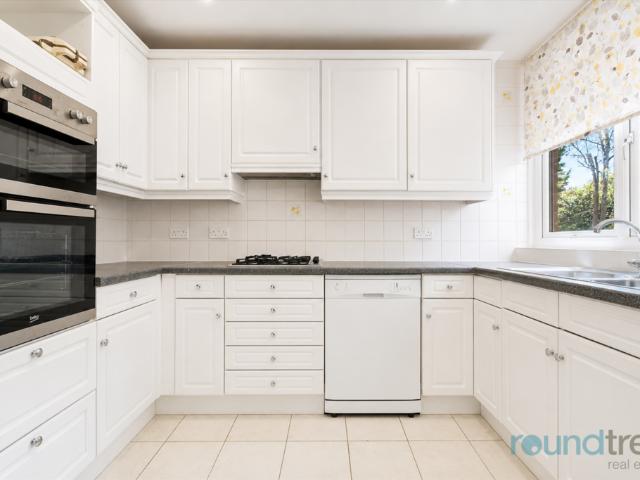 Flat for sale in Hendon, Greater London