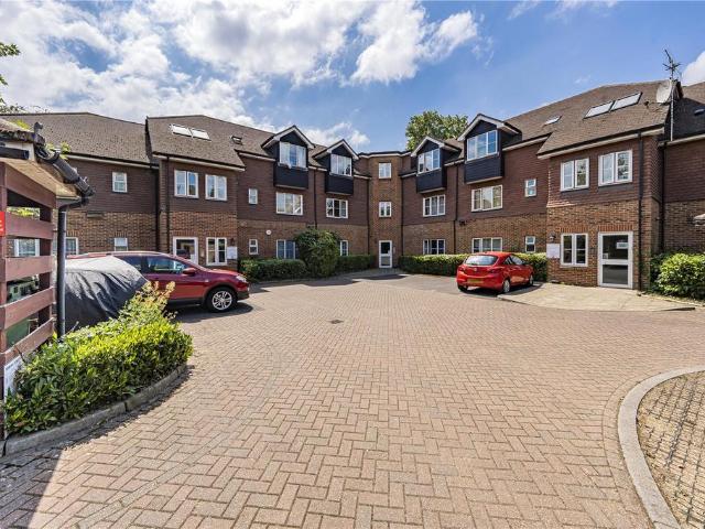 Flat for sale in London Borough of Merton, South Wimbledon