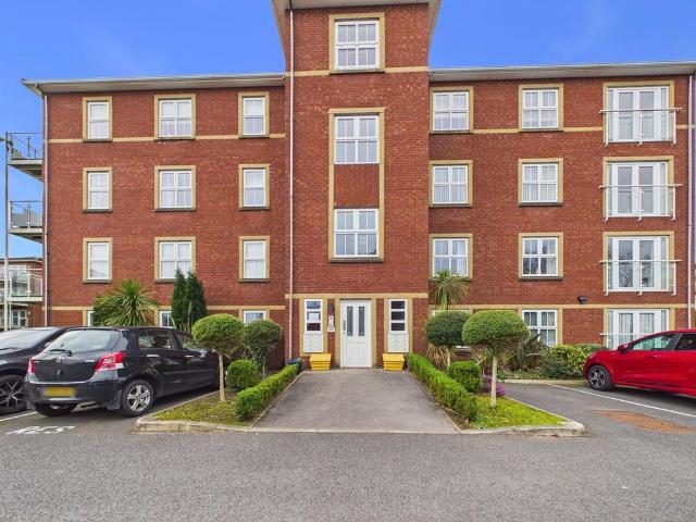 Flat for sale in Roby Mill, Lancashire