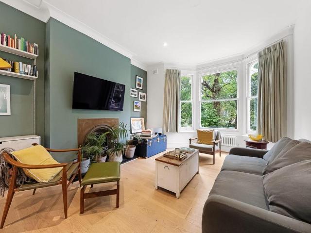 Flat for sale in London Borough of Lambeth, Greater London