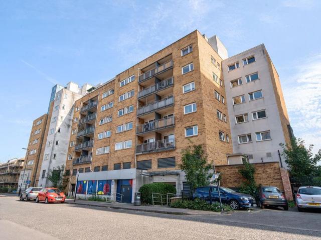 Flat for sale in West Ealing, Greater London