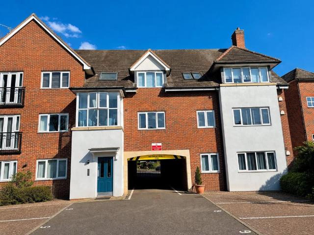Flat for sale in Norton, King's Walden