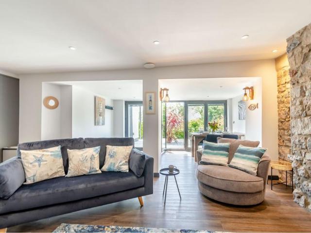 Flat for sale in Tenby, Wales