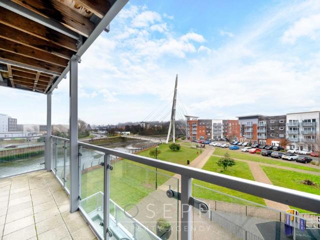 Flat for sale in Maidenhall, Key Street