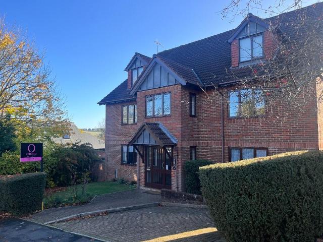 Flat for sale in Ashlyns Estate, Pouchen End