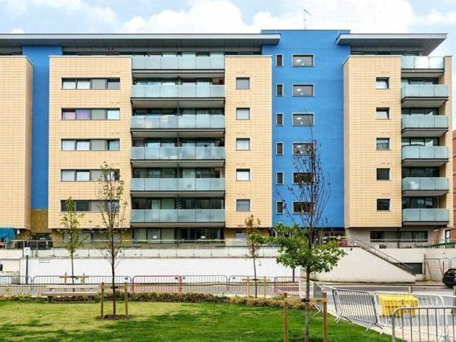 Flat for sale in Reach, Greater London