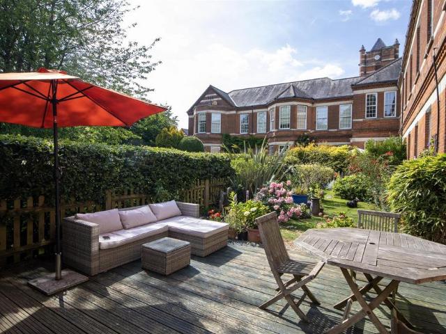Flat for sale in Netherne-on-the-Hill, Red Hill