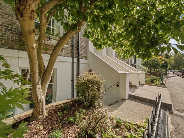 Flat for sale in Highgate, Greater London