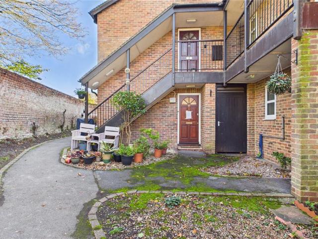 Flat for sale in Reading