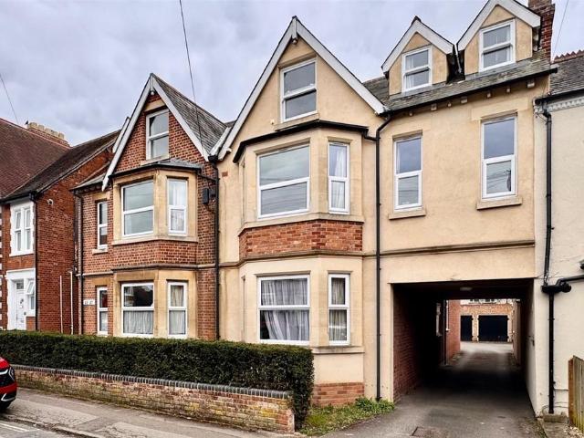 Flat for sale in Robin Hood, The Slade