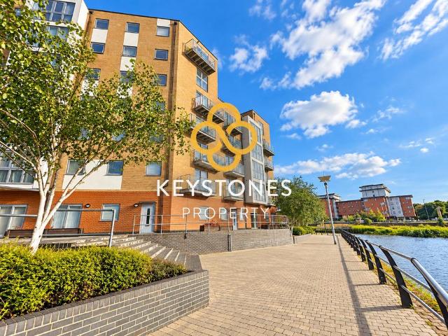 Flat for sale in Hythe, Colchester