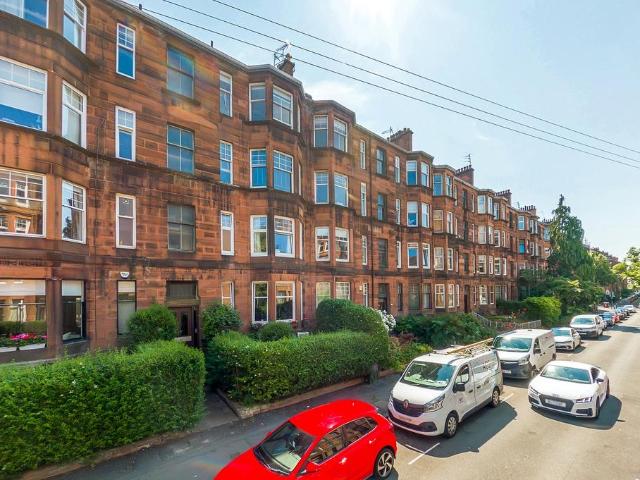 Flat for sale in Hyndland, Scotland
